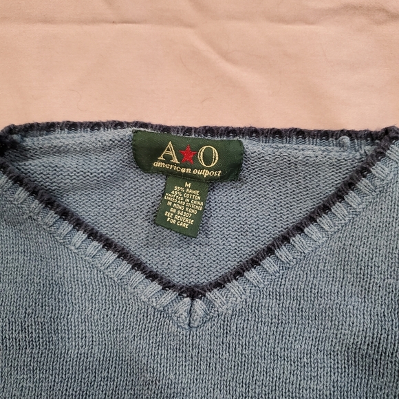 A O American Outpost women's sweater - Picture 5 of 5